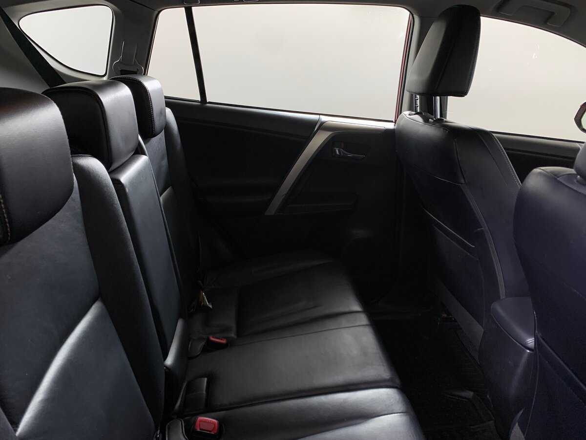 Toyota RAV4 с пробегом — 2013 год. Фото: #17