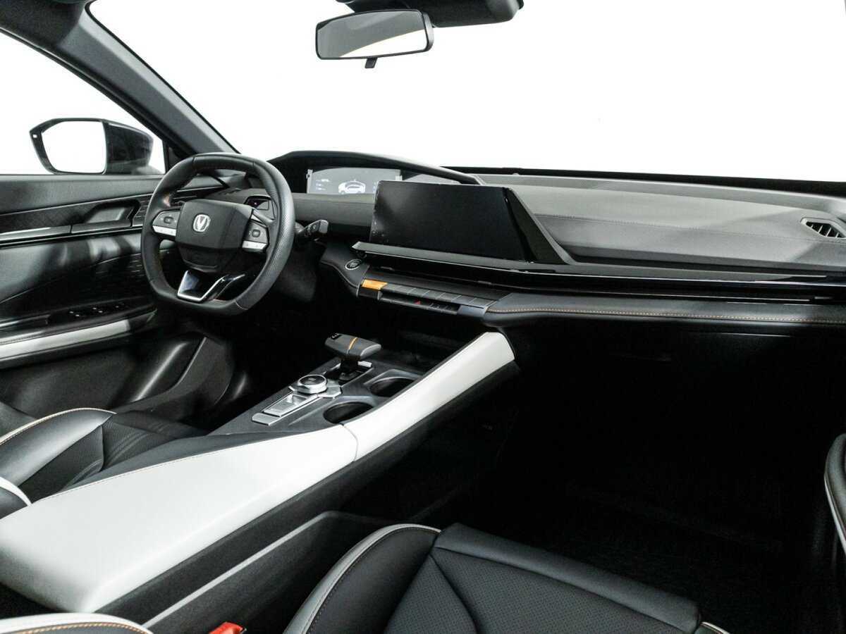 Changan UNI-V с пробегом — 2023 год. Фото: #8