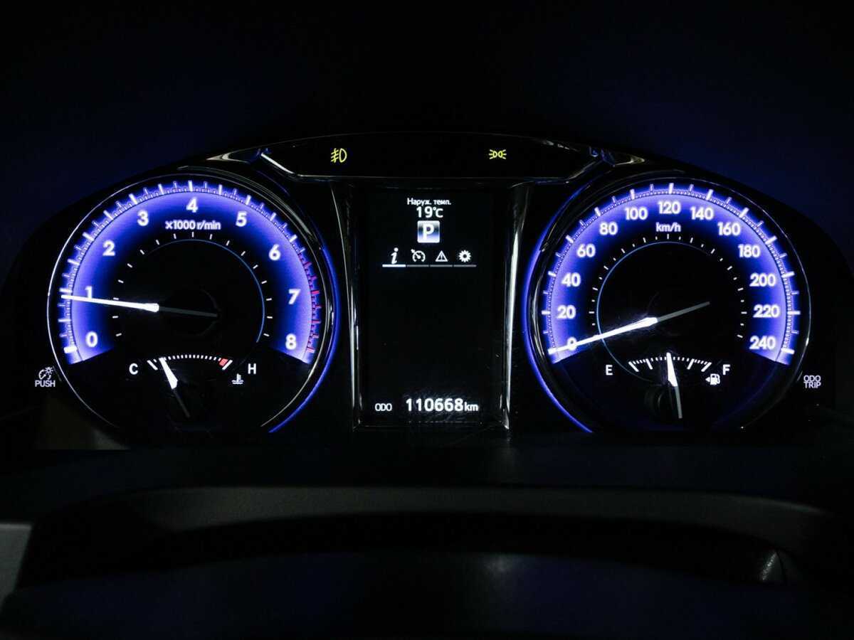 Toyota Camry с пробегом — 2016 год. Фото: #11