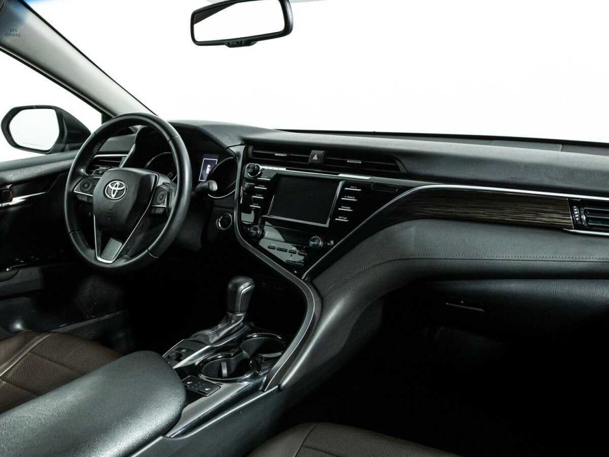 Toyota Camry с пробегом — 2018 год. Фото: #6