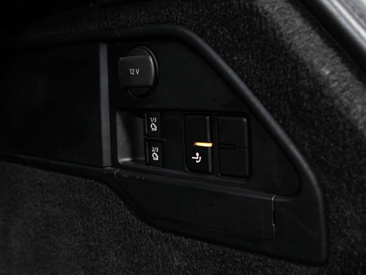 Volkswagen Touareg с пробегом — 2012 год. Фото: #18