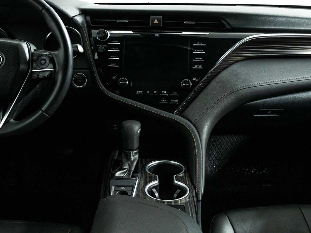 Toyota Camry с пробегом — 2018 год. Фото: #13