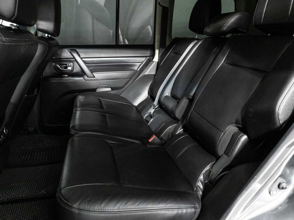 Mitsubishi Pajero с пробегом — 2014 год. Фото: #9