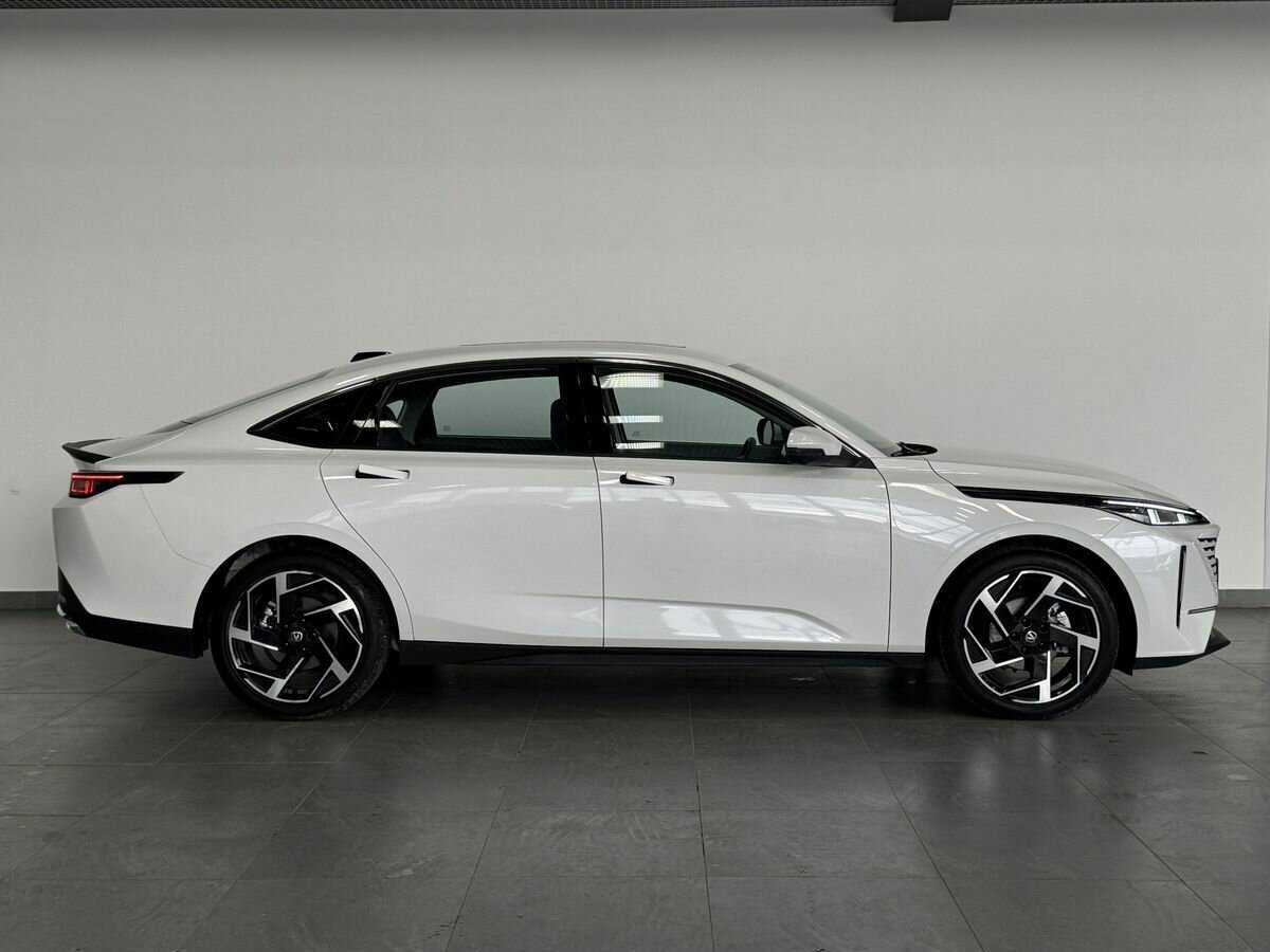 Changan Lamore с пробегом — 2023 год. Фото: #2