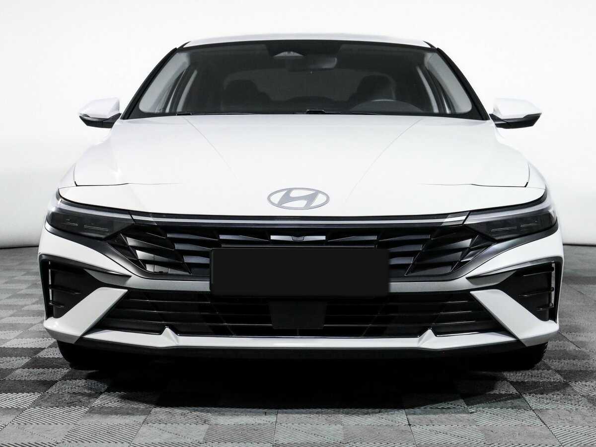 Hyundai Elantra с пробегом — 2023 год. Фото: #1