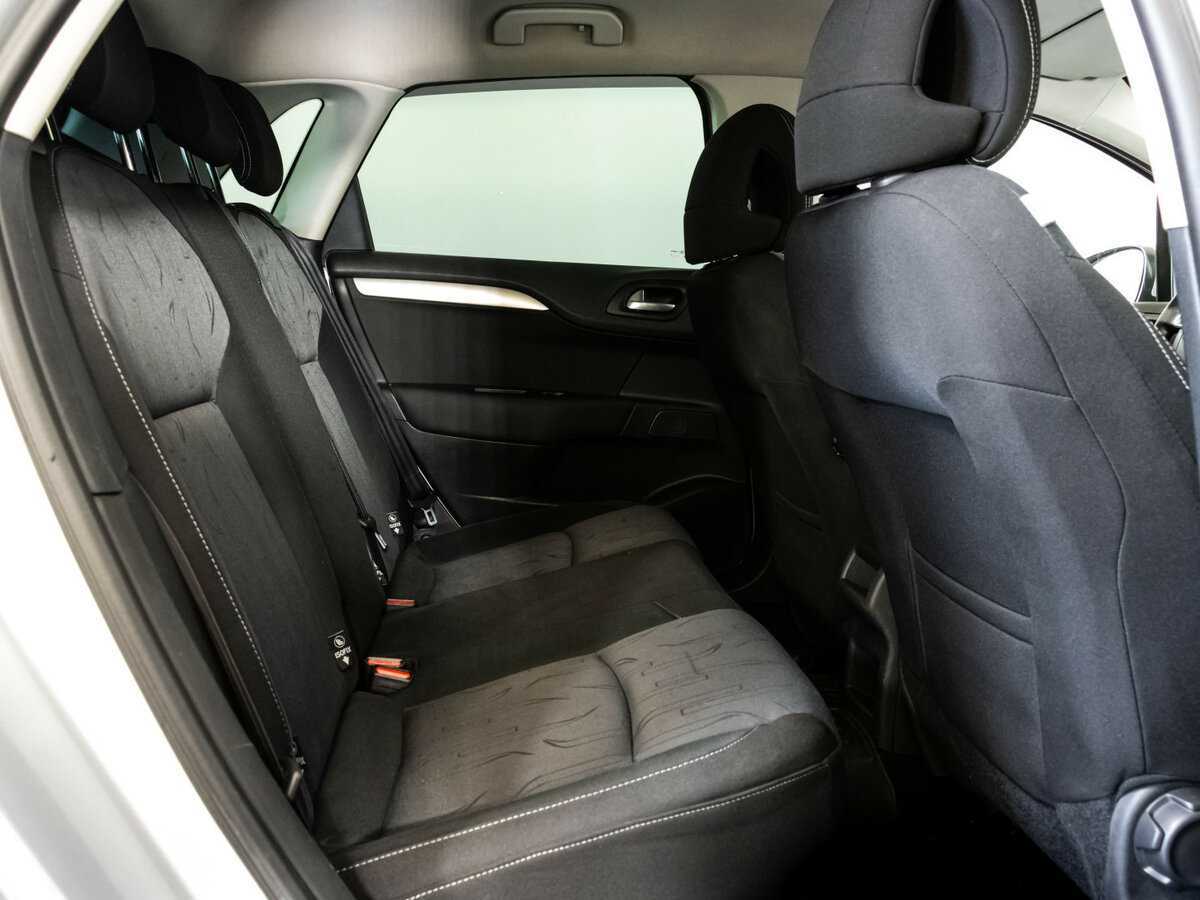 Citroen C4 с пробегом — 2012 год. Фото: #12