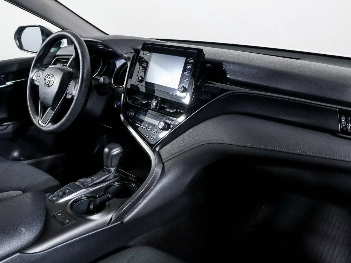 Toyota Camry с пробегом — 2021 год. Фото: #8