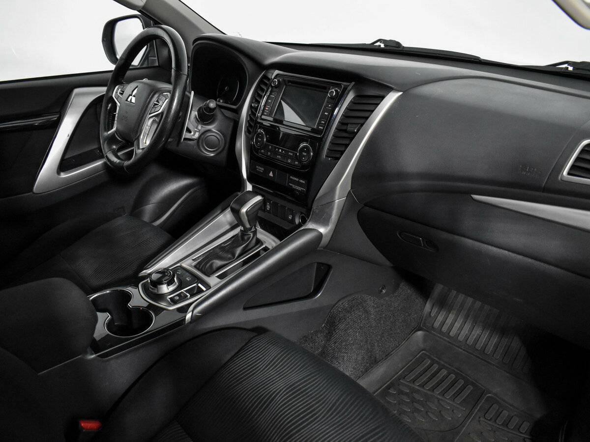 Mitsubishi Pajero Sport с пробегом — 2018 год. Фото: #15
