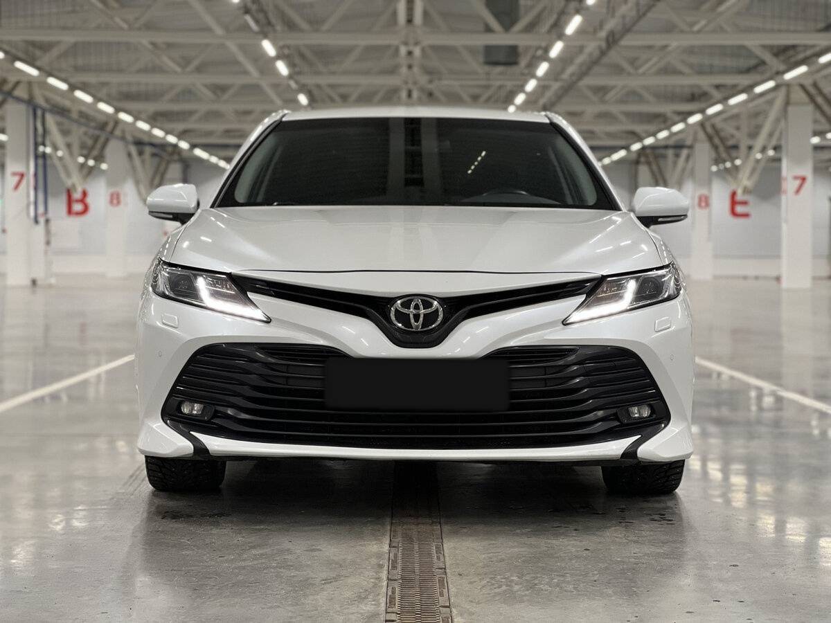 Toyota Camry с пробегом — 2021 год. Фото: #1