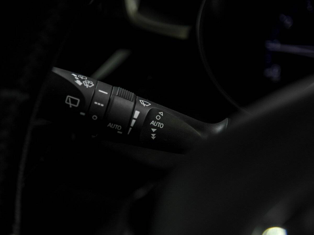 Toyota C-HR с пробегом — 2020 год. Фото: #7