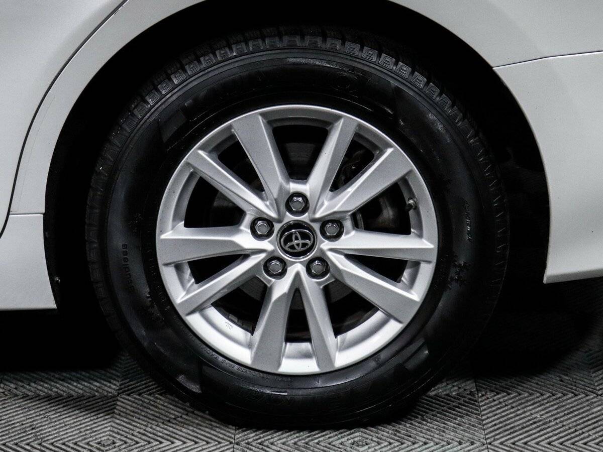 Toyota Camry с пробегом — 2020 год. Фото: #11