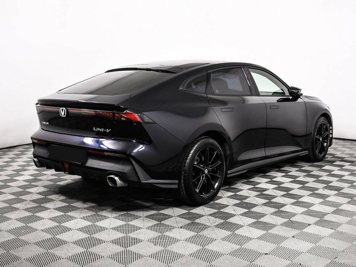 Changan UNI-V с пробегом — 2022 год. Фото: #4