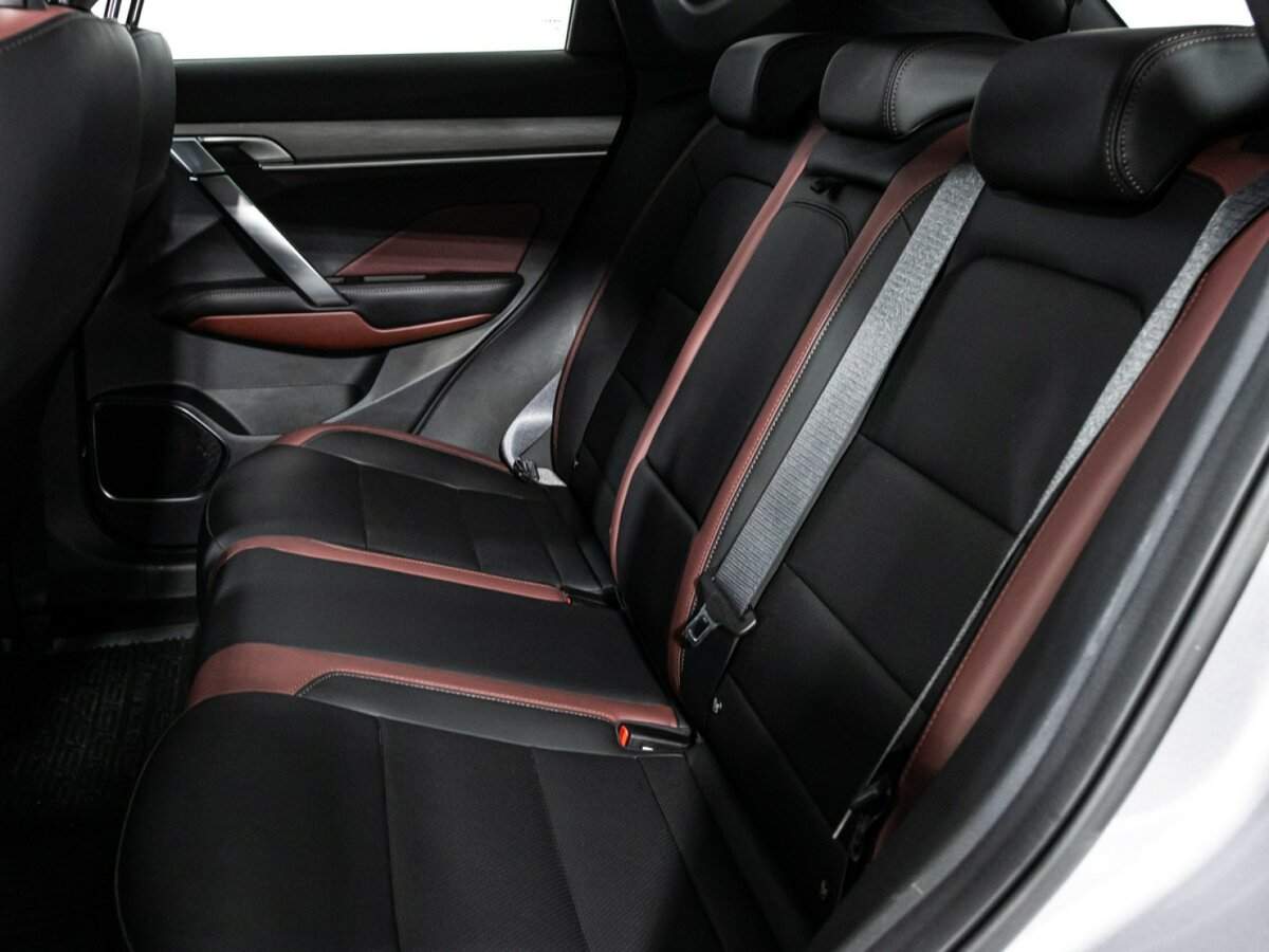 Geely Coolray с пробегом — 2023 год. Фото: #9