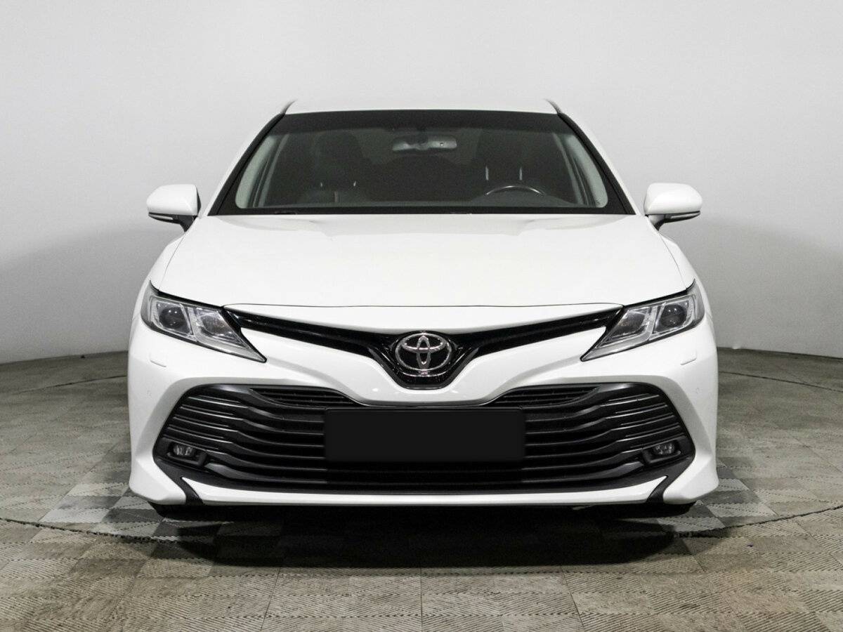 Toyota Camry с пробегом — 2020 год. Фото: #1