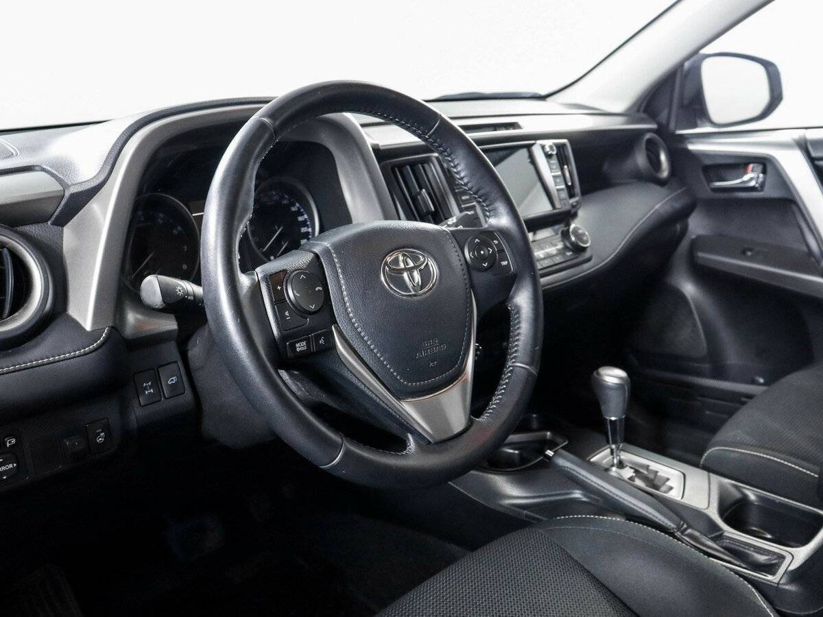 Toyota RAV4 с пробегом — 2017 год. Фото: #10