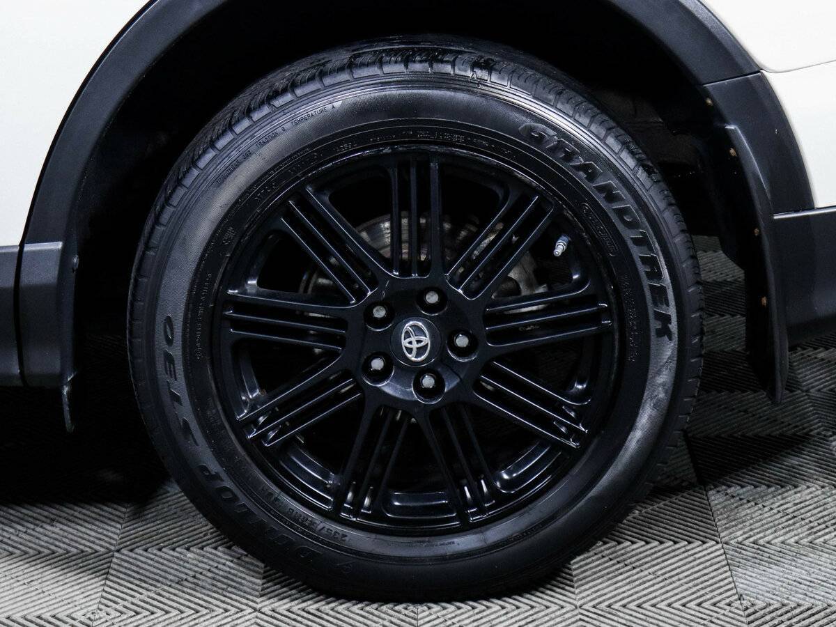 Toyota RAV4 с пробегом — 2017 год. Фото: #11