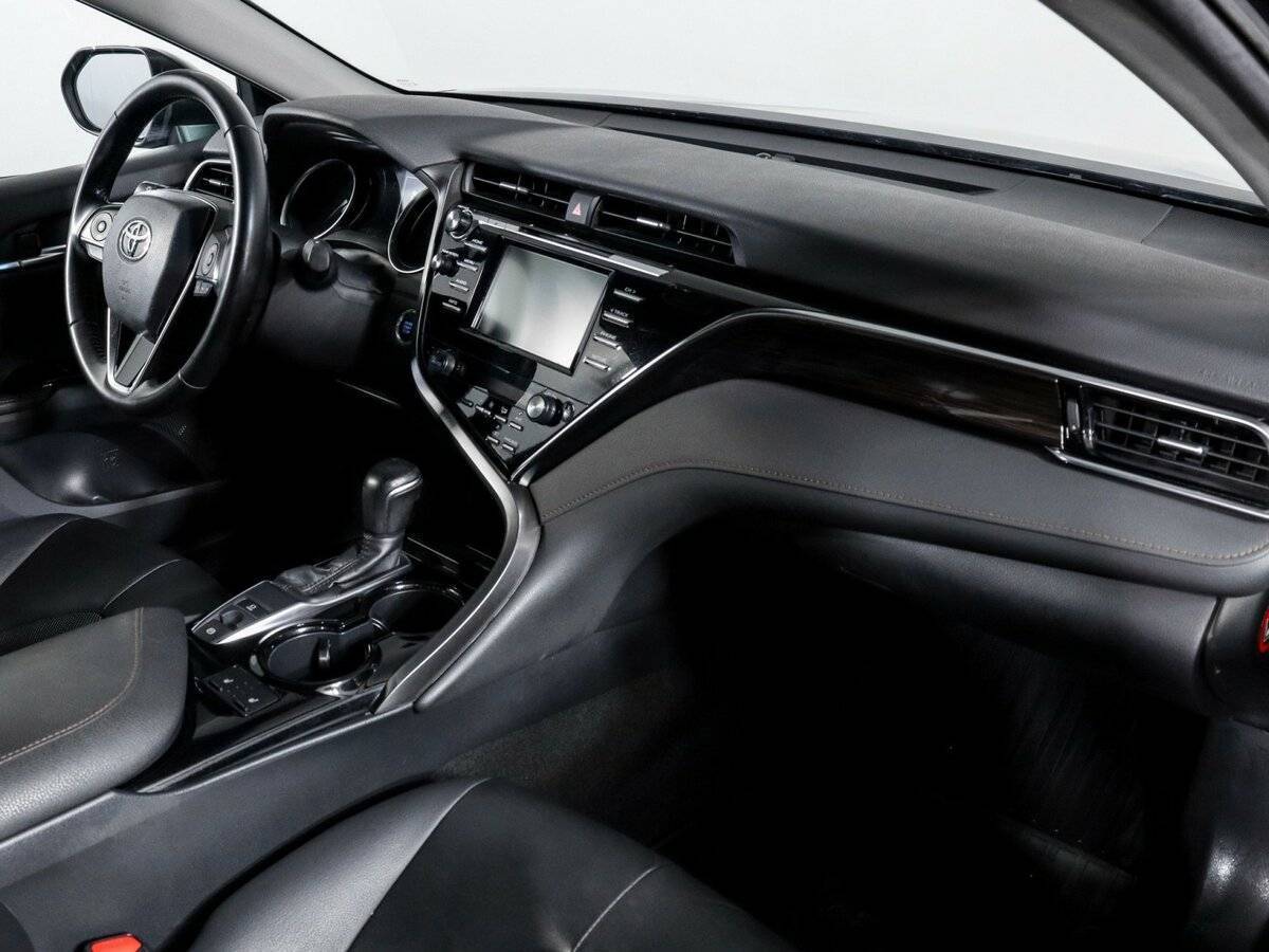 Toyota Camry с пробегом — 2019 год. Фото: #6