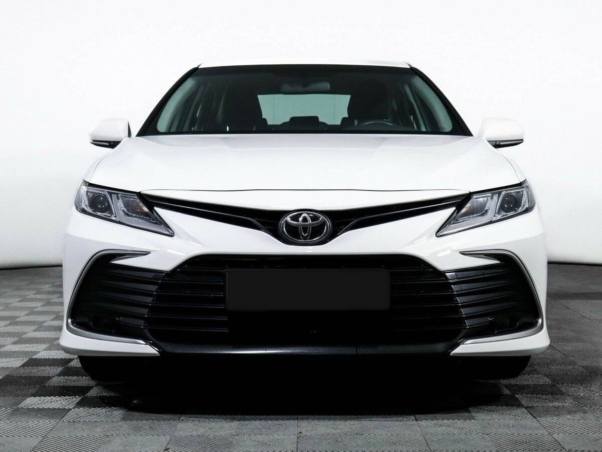 Toyota Camry с пробегом — 2021 год. Фото: #1