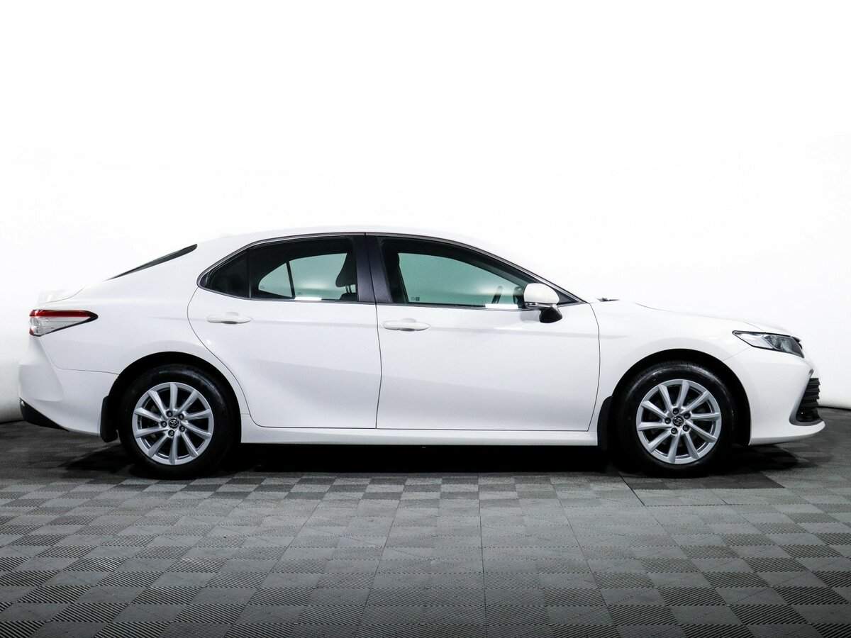 Toyota Camry с пробегом — 2021 год. Фото: #3