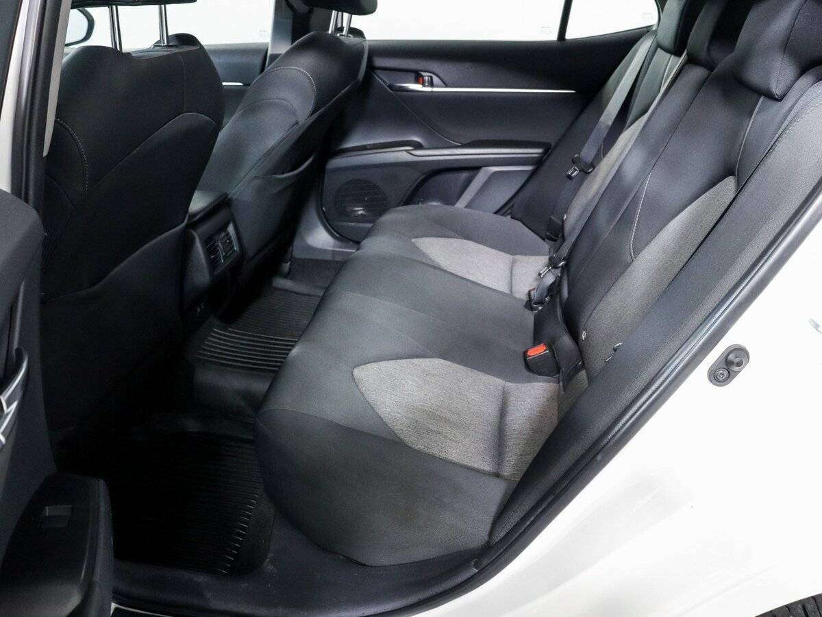 Toyota Camry с пробегом — 2021 год. Фото: #9