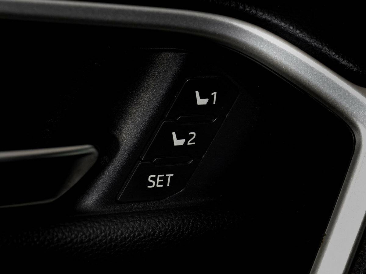 Toyota RAV4 с пробегом — 2020 год. Фото: #15