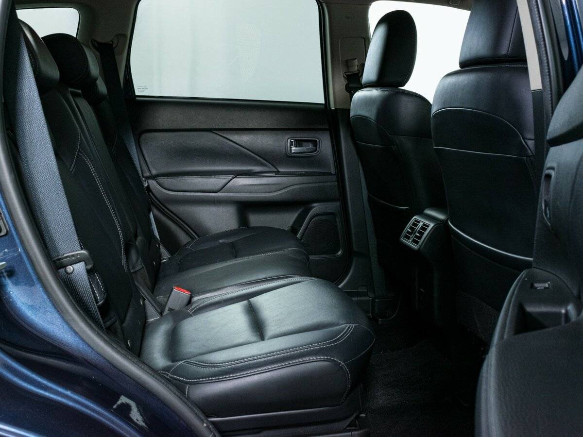 Mitsubishi Outlander с пробегом — 2020 год. Фото: #12