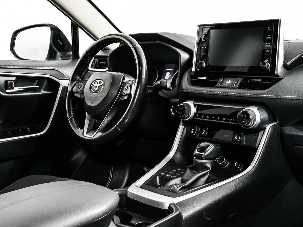 Toyota RAV4 с пробегом — 2021 год. Фото: #9