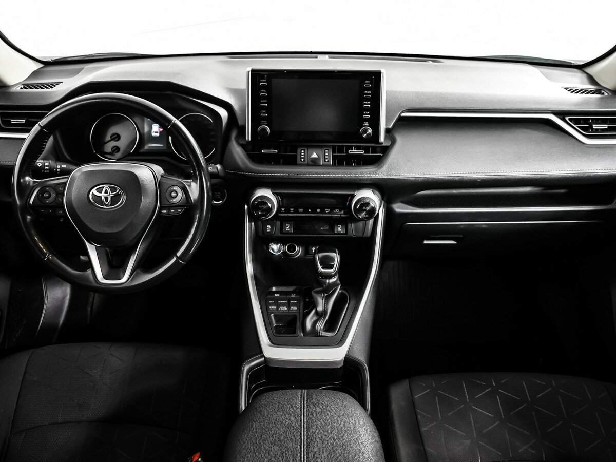 Toyota RAV4 с пробегом — 2021 год. Фото: #11