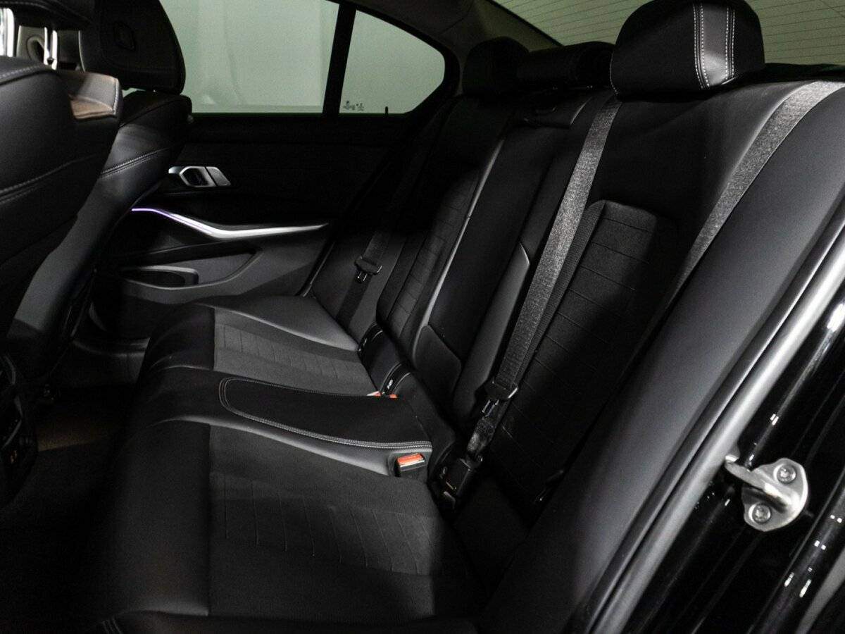 BMW 3 серии с пробегом — 2019 год. Фото: #9