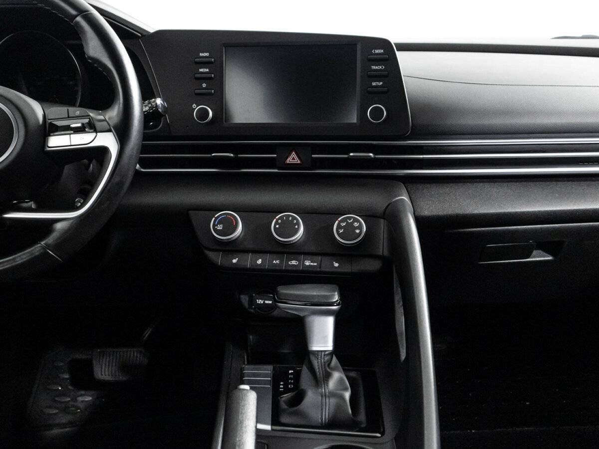 Hyundai Elantra с пробегом — 2021 год. Фото: #13