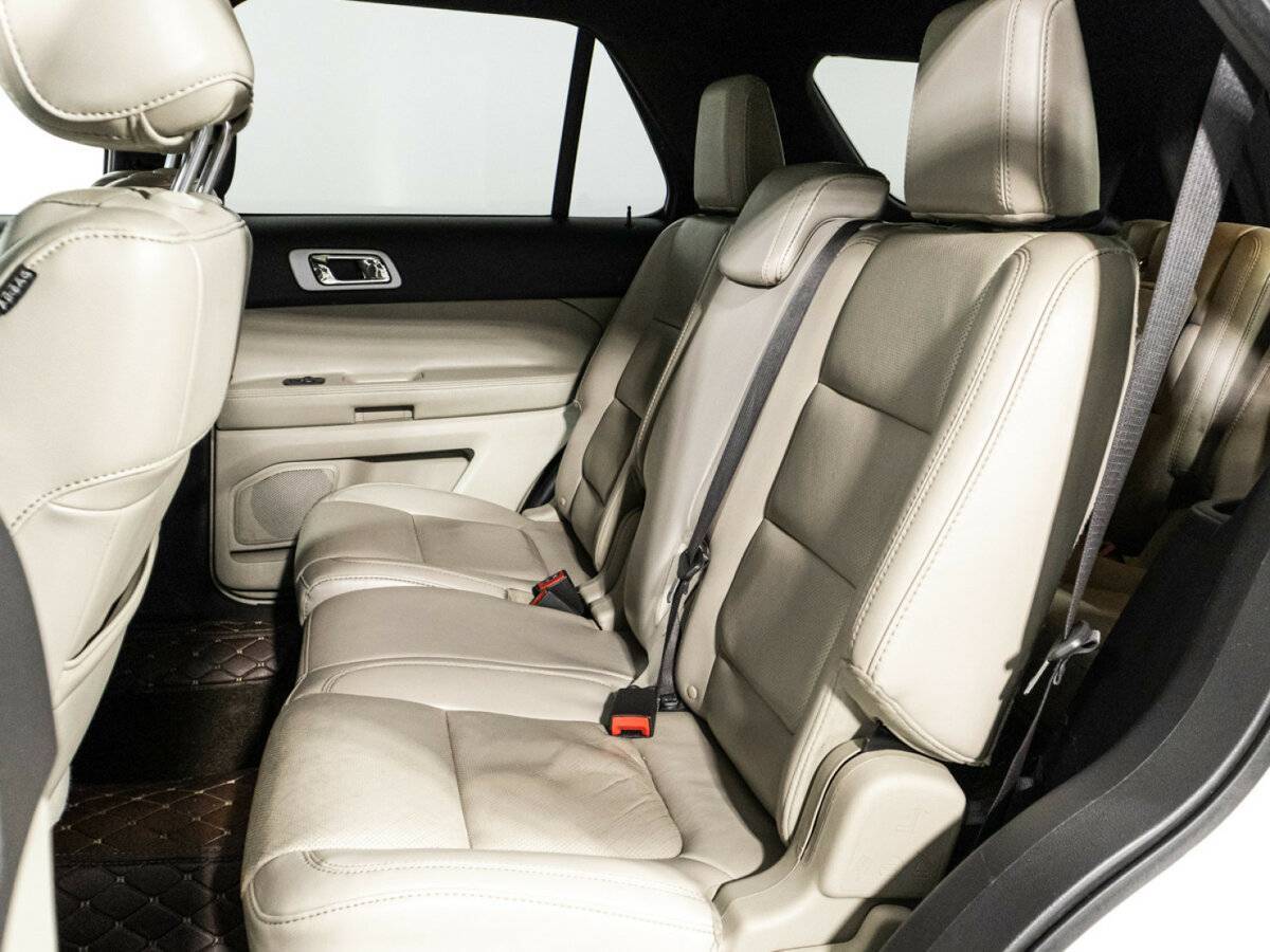 Ford Explorer с пробегом — 2012 год. Фото: #7