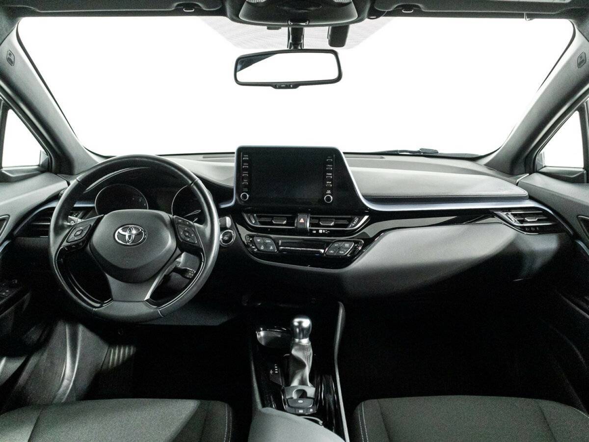 Toyota C-HR с пробегом — 2020 год. Фото: #12
