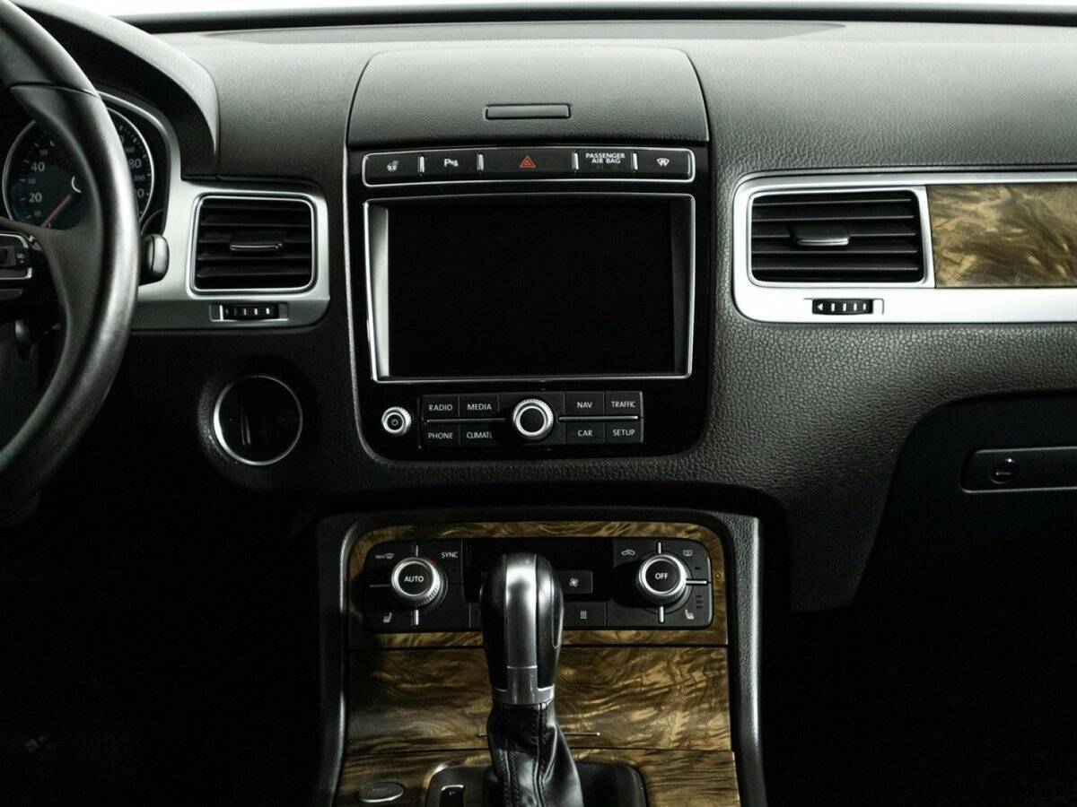 Volkswagen Touareg с пробегом — 2015 год. Фото: #13