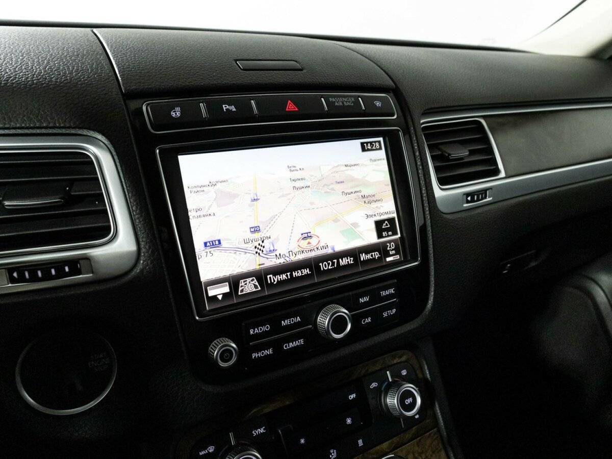 Volkswagen Touareg с пробегом — 2015 год. Фото: #17