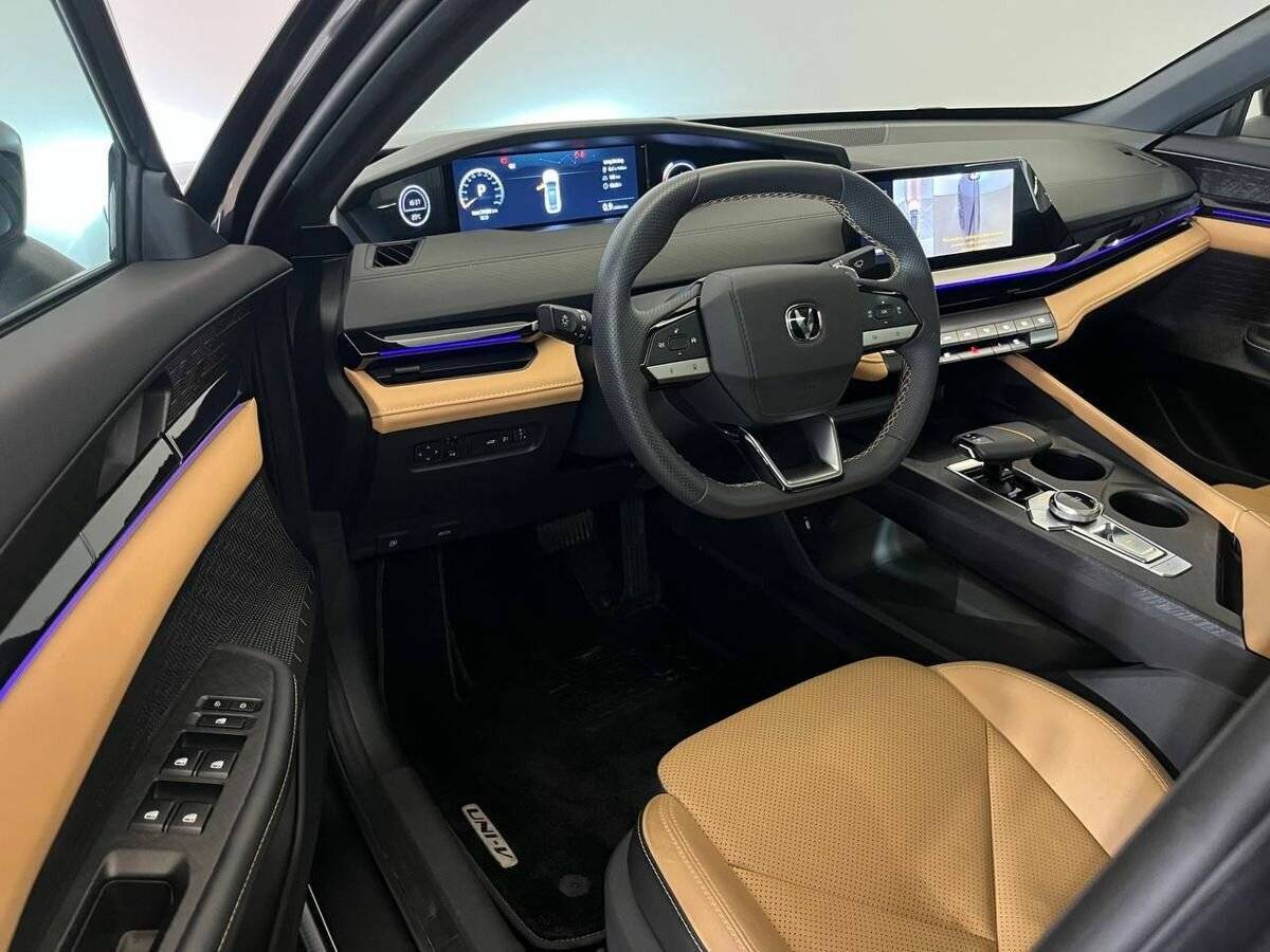 Changan UNI-V с пробегом — 2023 год. Фото: #8