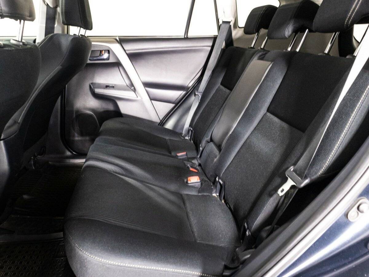 Toyota RAV4 с пробегом — 2015 год. Фото: #9