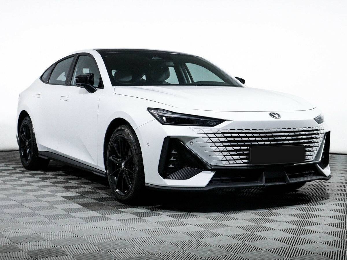 Changan UNI-V с пробегом — 2023 год. Фото: #2