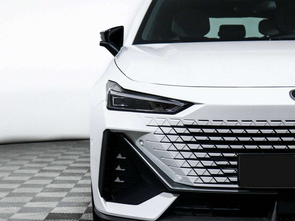 Changan UNI-V с пробегом — 2023 год. Фото: #17