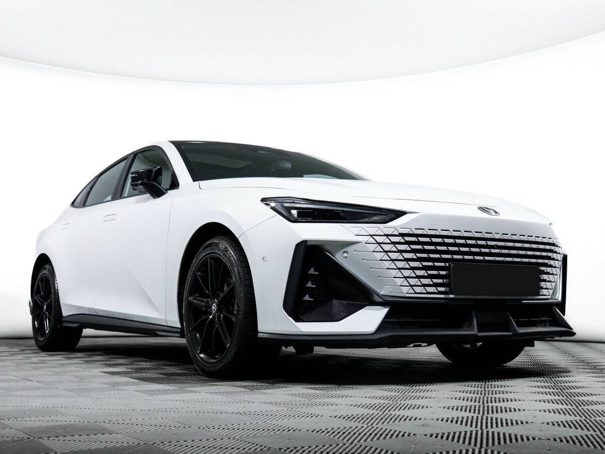 Changan UNI-V с пробегом — 2023 год. Фото: #18