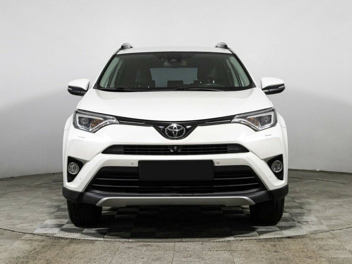 Toyota RAV4 с пробегом — 2018 год. Фото: #1