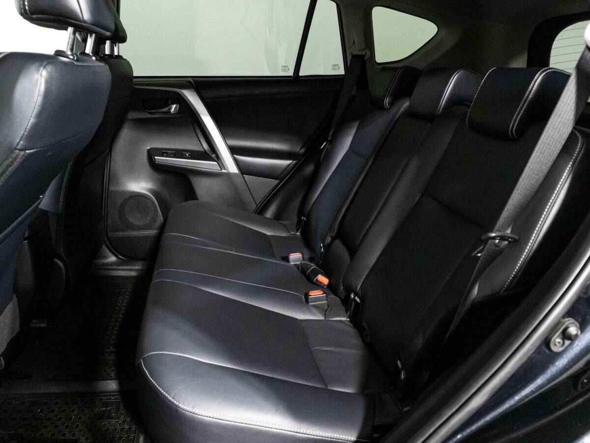 Toyota RAV4 с пробегом — 2017 год. Фото: #9