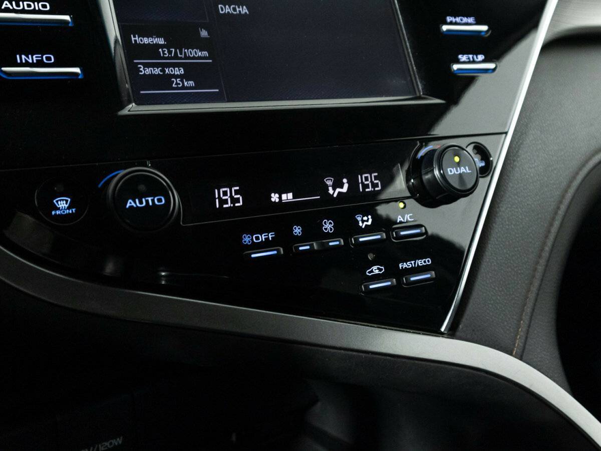 Toyota Camry с пробегом — 2018 год. Фото: #16