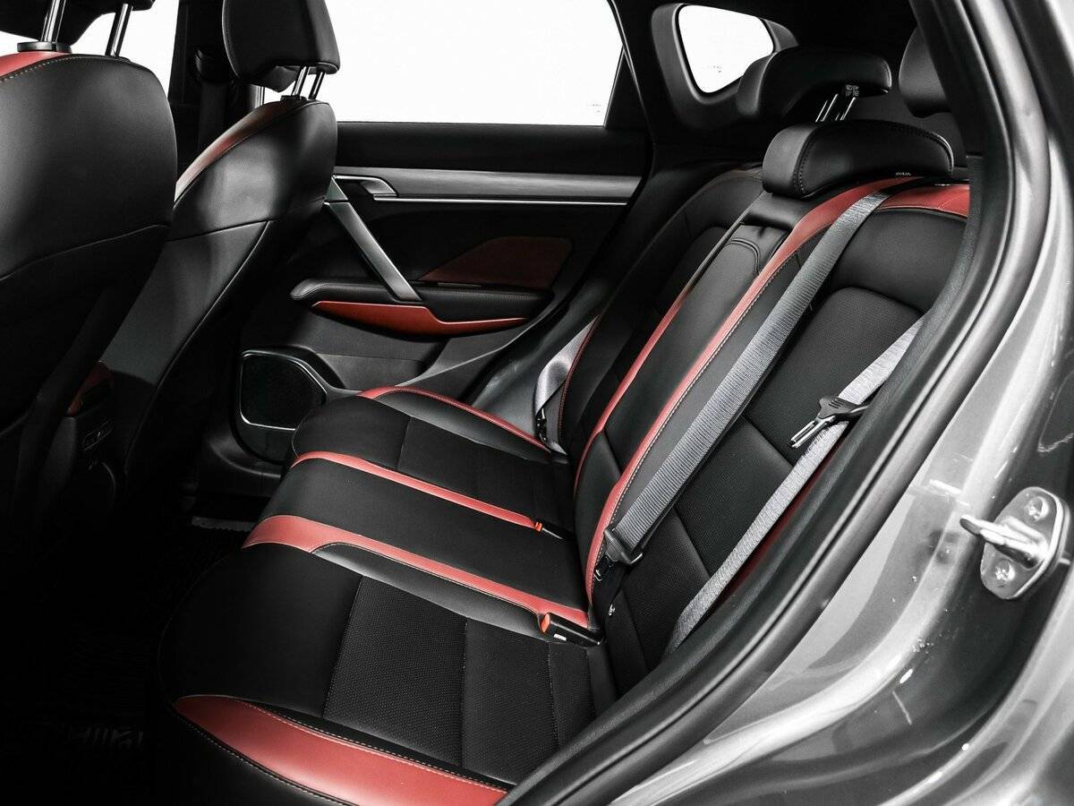 Geely Coolray с пробегом — 2023 год. Фото: #13