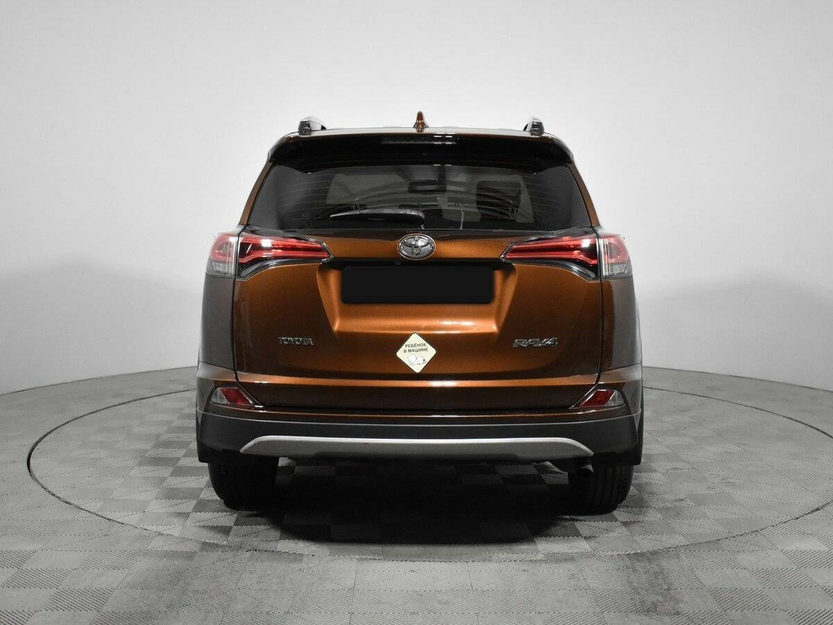 Toyota RAV4 с пробегом — 2017 год. Фото: #6