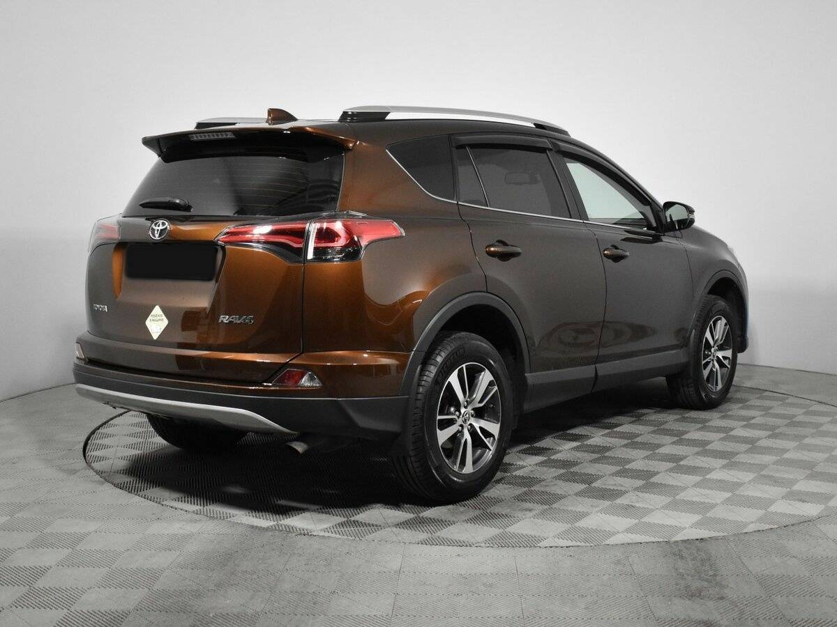 Toyota RAV4 с пробегом — 2017 год. Фото: #7