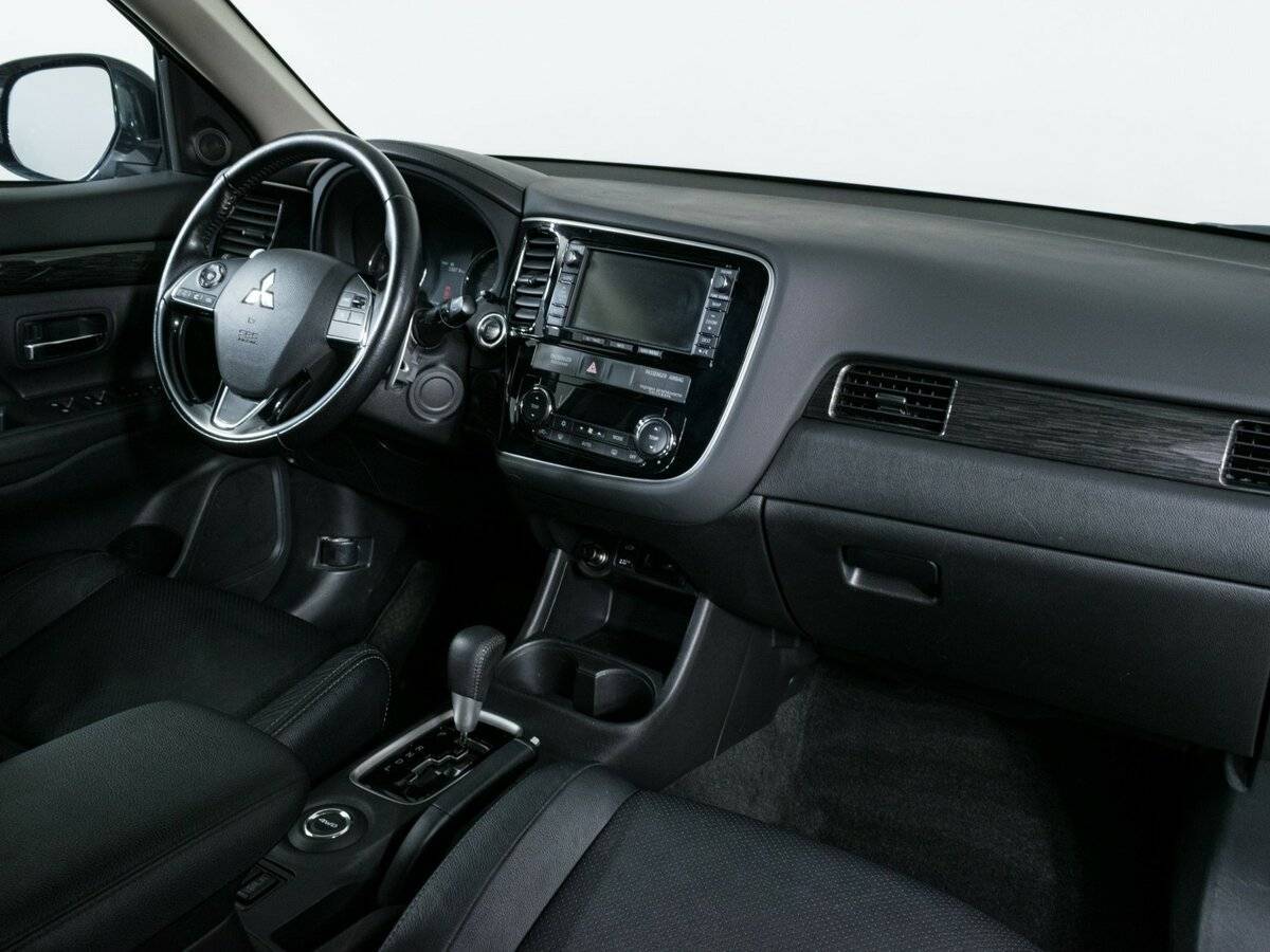 Mitsubishi Outlander с пробегом — 2015 год. Фото: #8