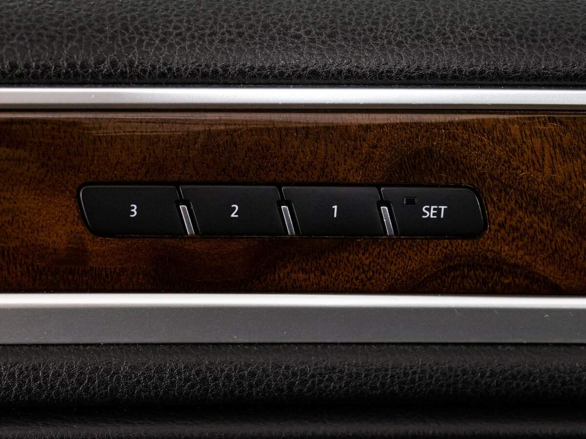 Volkswagen Touareg с пробегом — 2015 год. Фото: #17