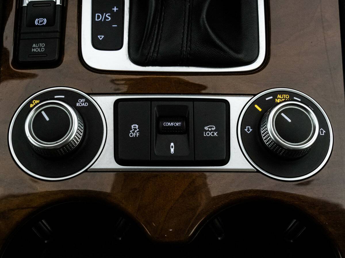 Volkswagen Touareg с пробегом — 2015 год. Фото: #24