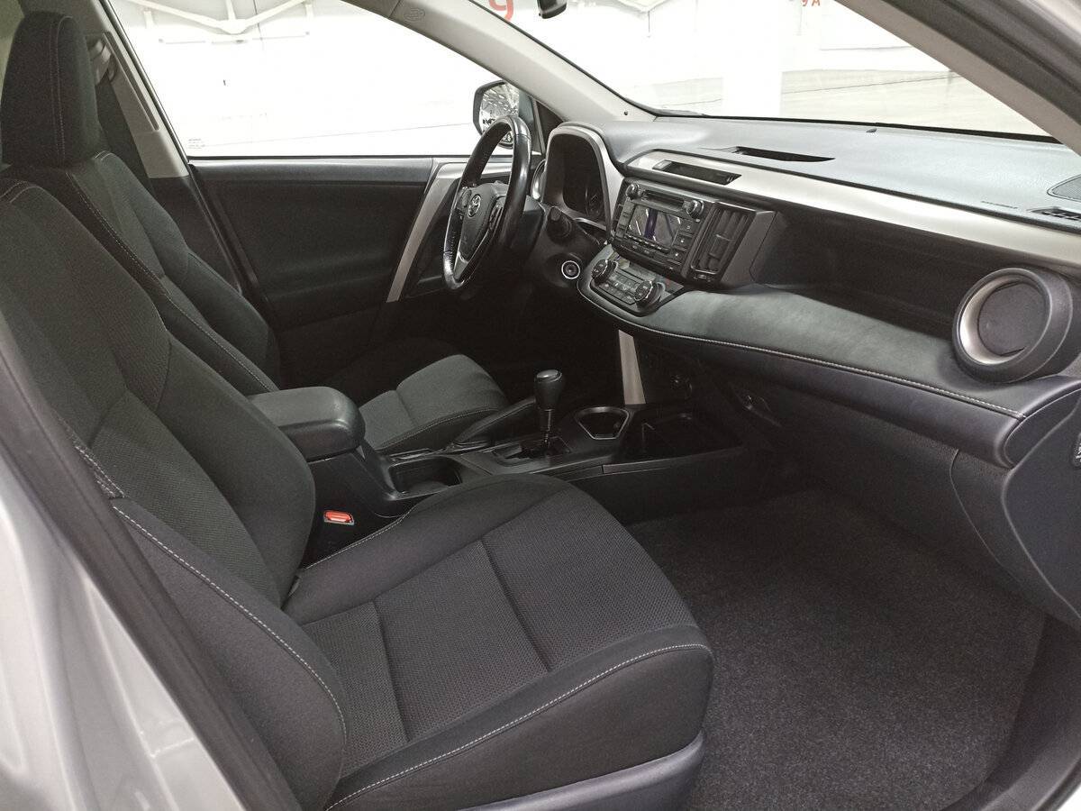 Toyota RAV4 с пробегом — 2019 год. Фото: #10