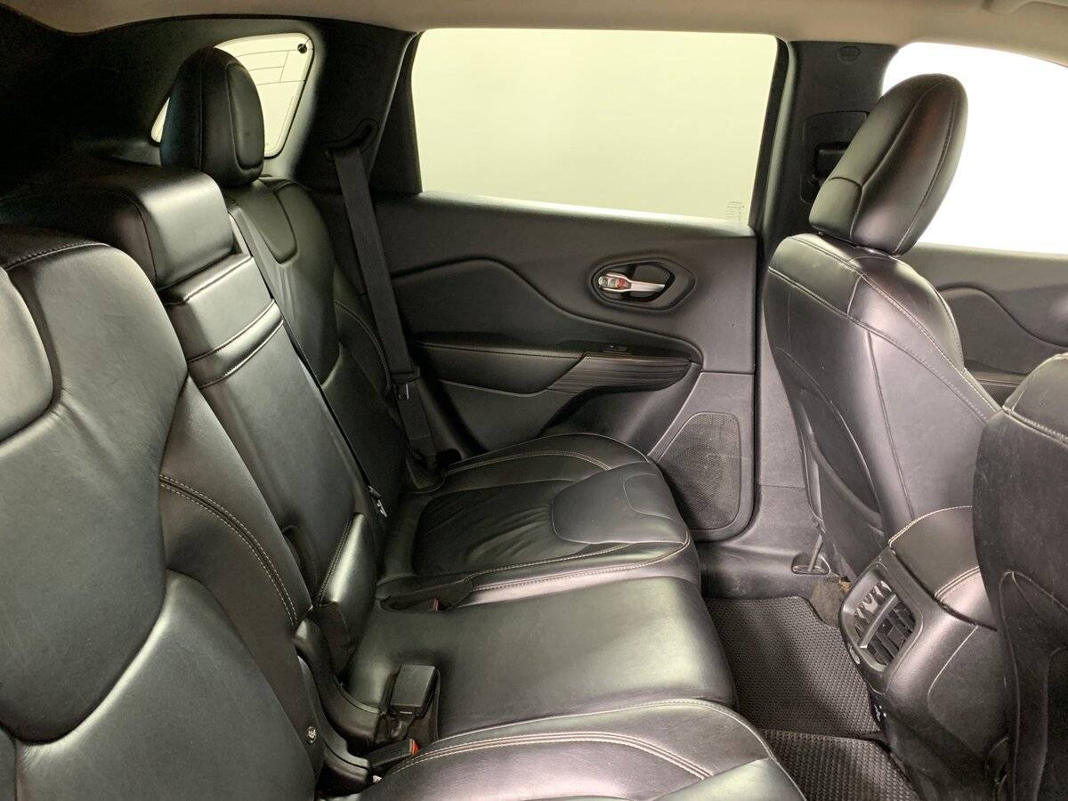 Jeep Cherokee с пробегом — 2014 год. Фото: #16